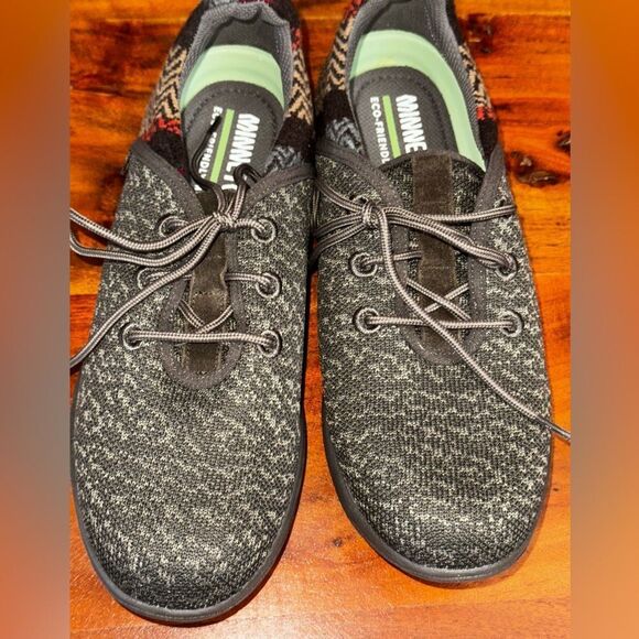 Minnetonka Eco Anew Charcoal Lace-Up Sneakers NWOT SZ 9 - Picture 2 of 6